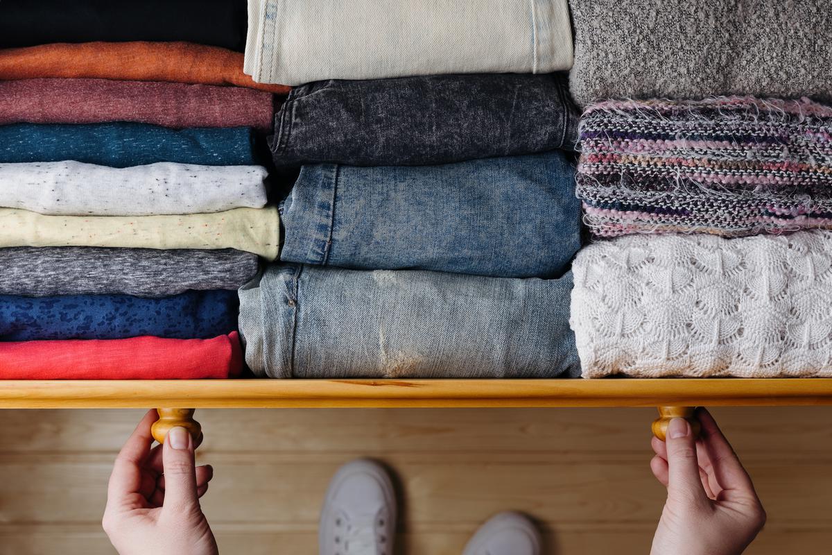 11 Tips to Organize Your Space and Declutter Your Closet