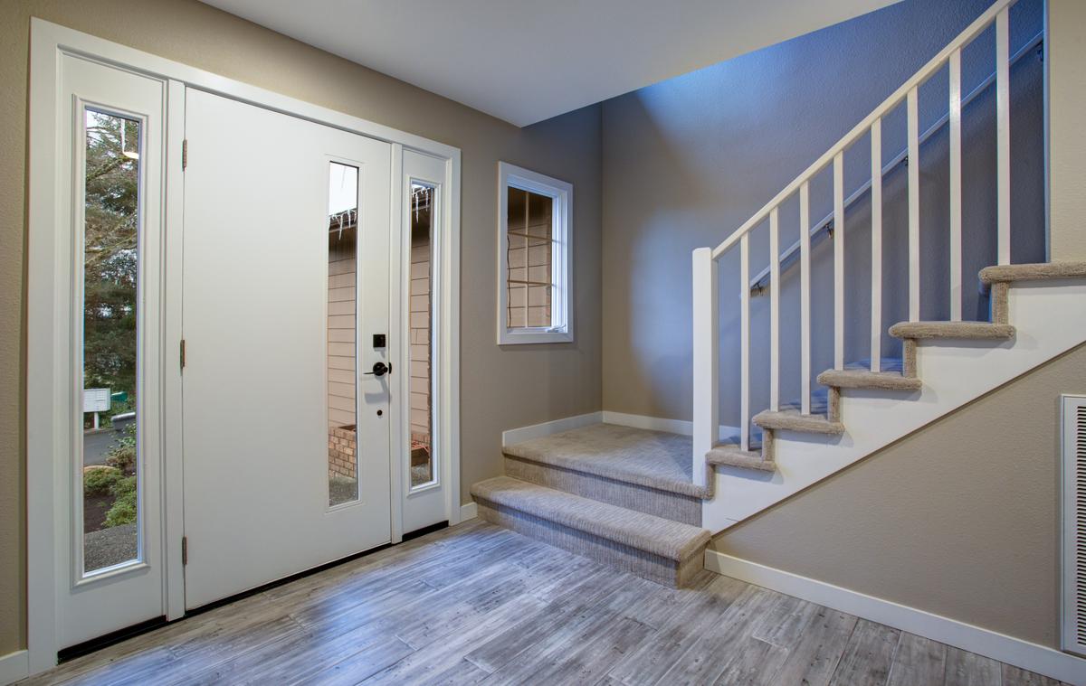 The Pros and Cons of Vinyl Flooring: Entryway Edition