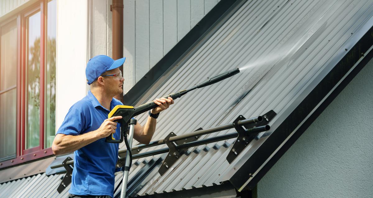 All You Need to Know About Hiring Exterior House Cleaners