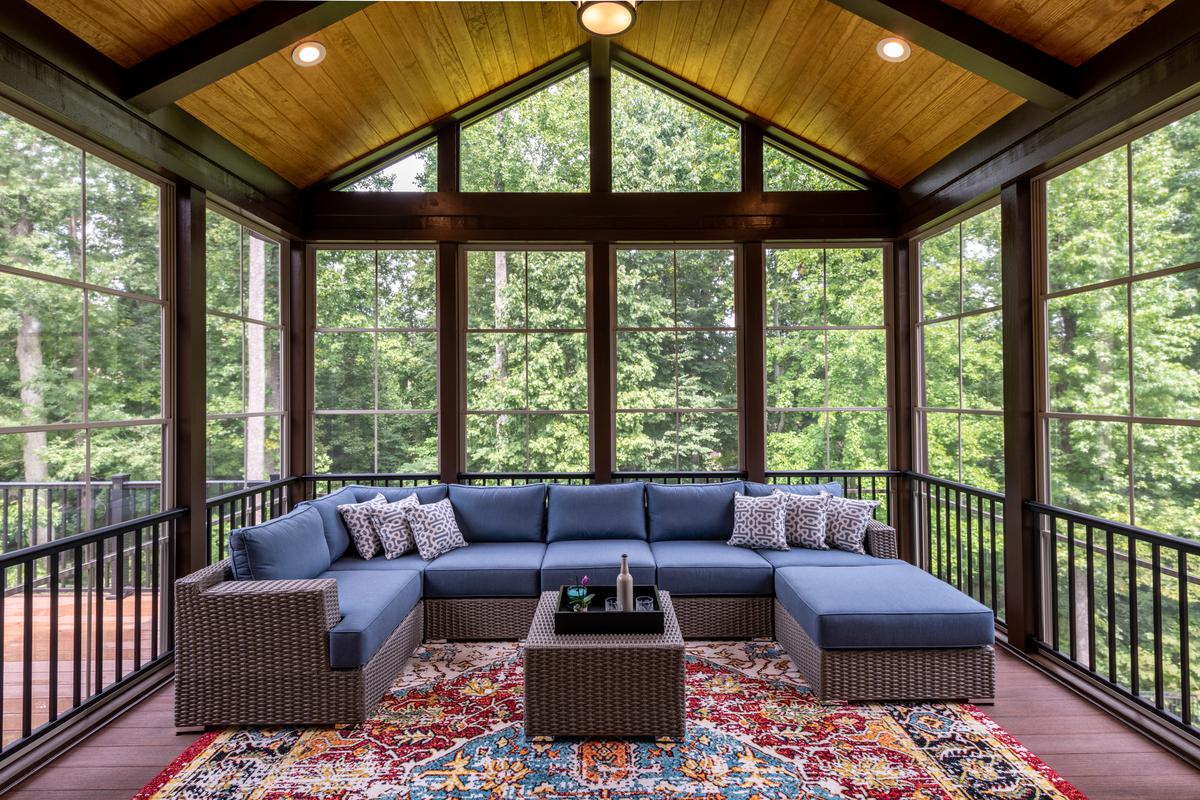 Having a Sunroom as an Alternative to a Living Room: Pros and Cons