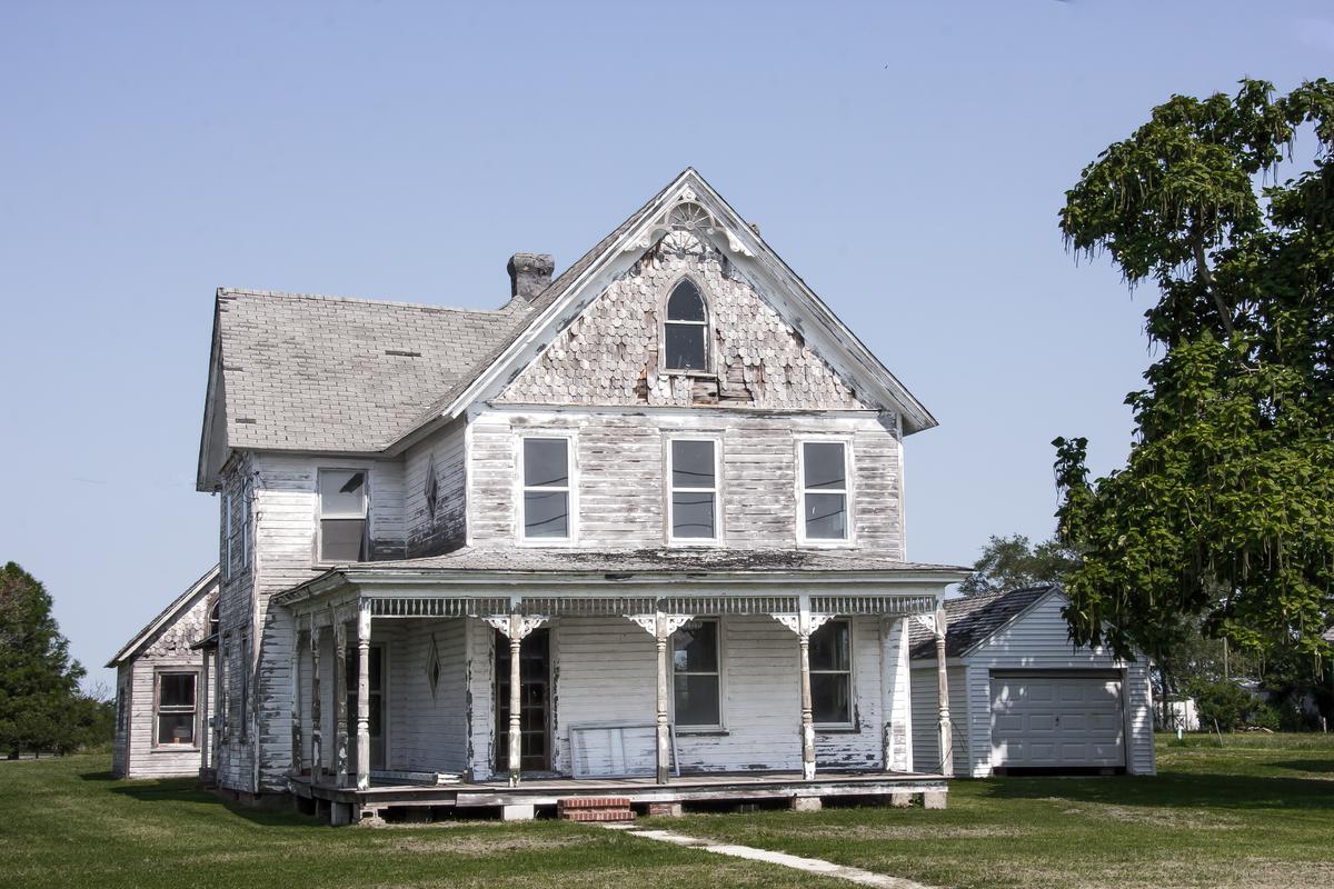 Defects to Look Out For When Buying or Selling an Old House