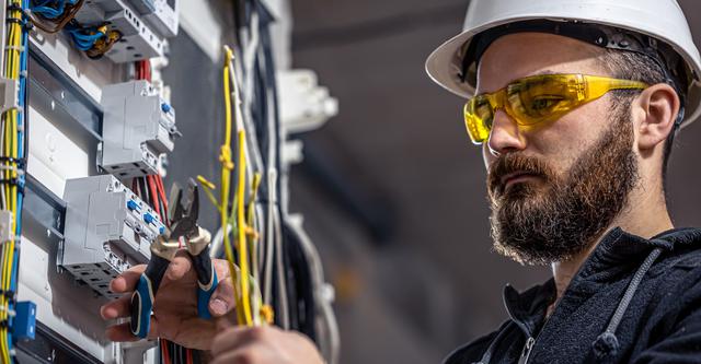 How to Safely Check if an Electrical Wire Is Live