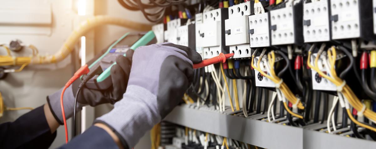Essential Materials to Have When Hiring an Electrician for Home Repairs