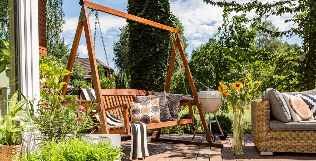 5 Irresistible Reasons to Own a Porch Swing
