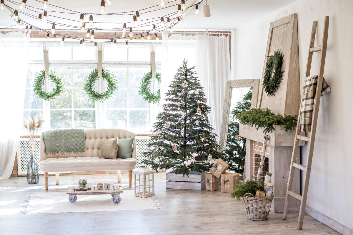 Unconventional Winter Holiday Decor Ideas for a Unique Seasonal Interior