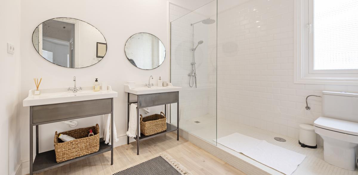Walk-in Shower Designs for Small Bathrooms: Maximizing Space and Style