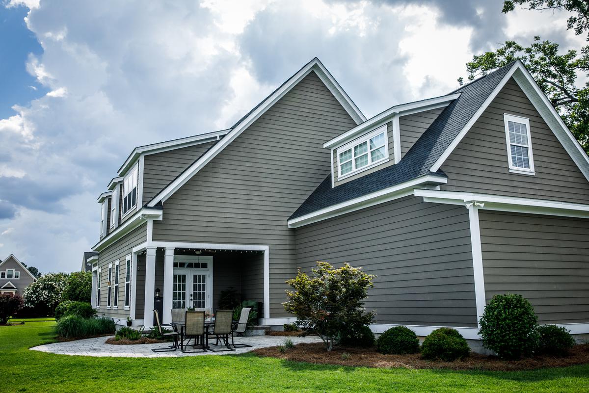 What's the Difference Between Clapboard and Vinyl Siding