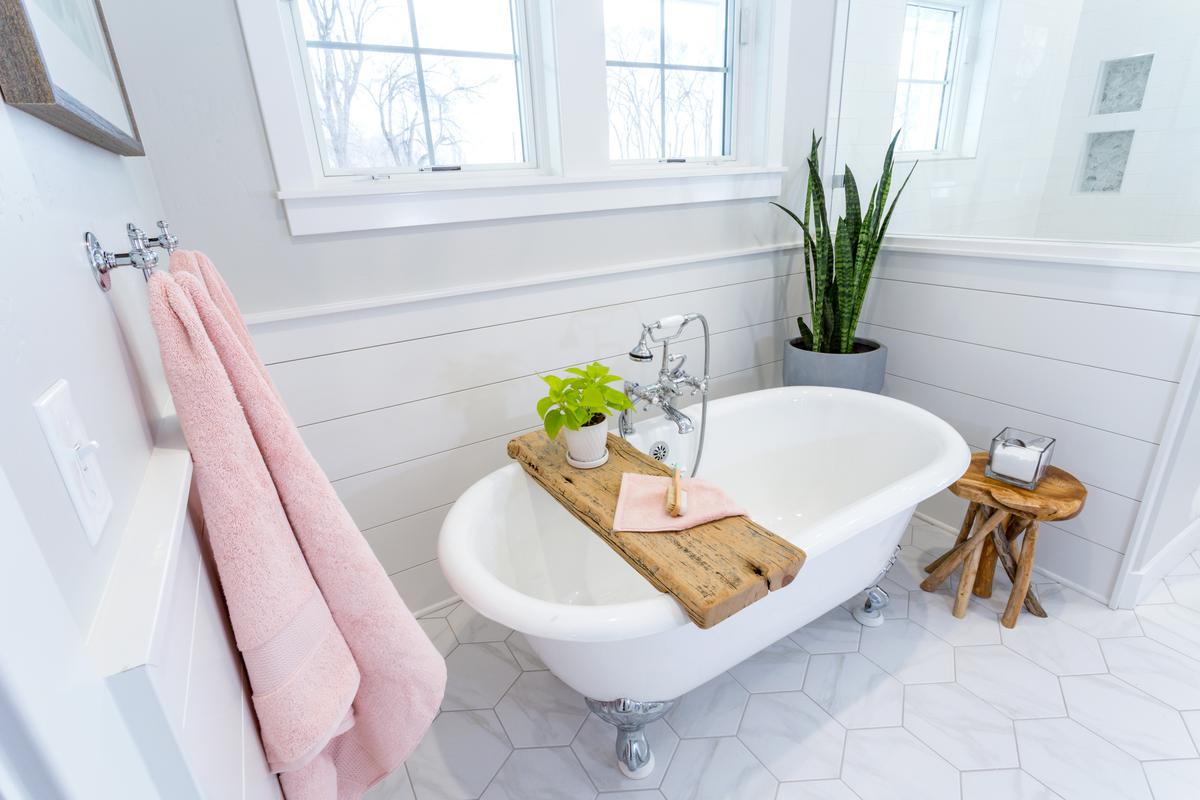 Bathtub Types and Designs For Your Next Bathroom Remodel