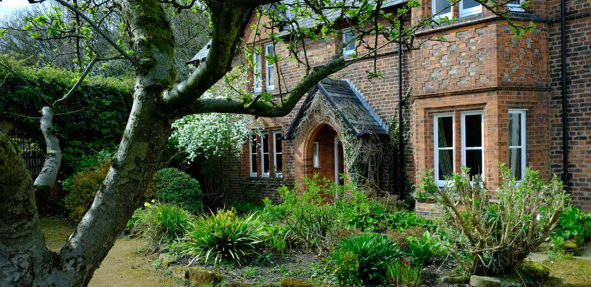 Cottagecore Bedroom: Creating a Cozy and Rustic Ambience