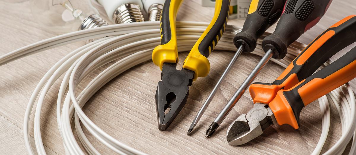 The Top Benefits of Hiring an Electrician for Your Home