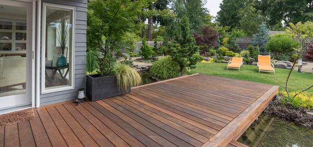 The Pros and Cons of a Floating Deck