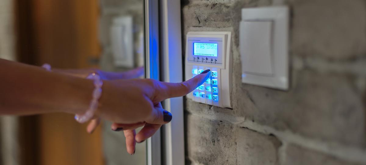 Home Security Options: What Surprises Homeowners Encounter When Comparing Them