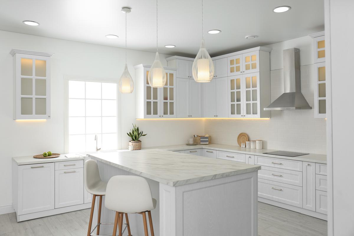 Lighting Fixtures to Complete Your Kitchen Island