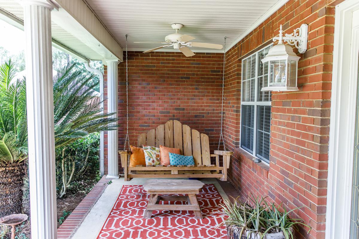 How to Build the Perfect Porch Swing for Charming Curb Appeal