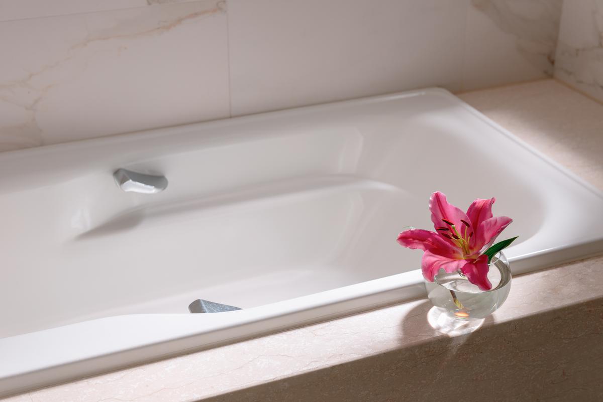 What You Need to Know About Resurfacing Your Bathtub