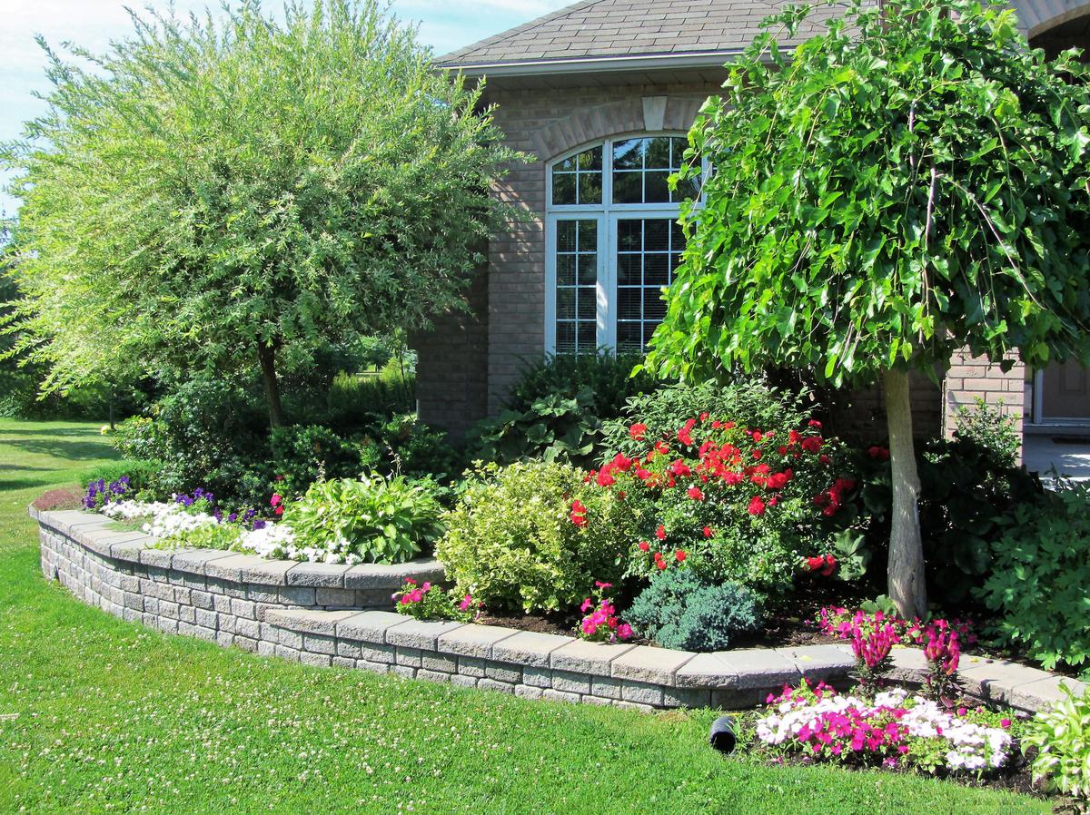 Building a Retaining Wall: Top Considerations for Homeowners