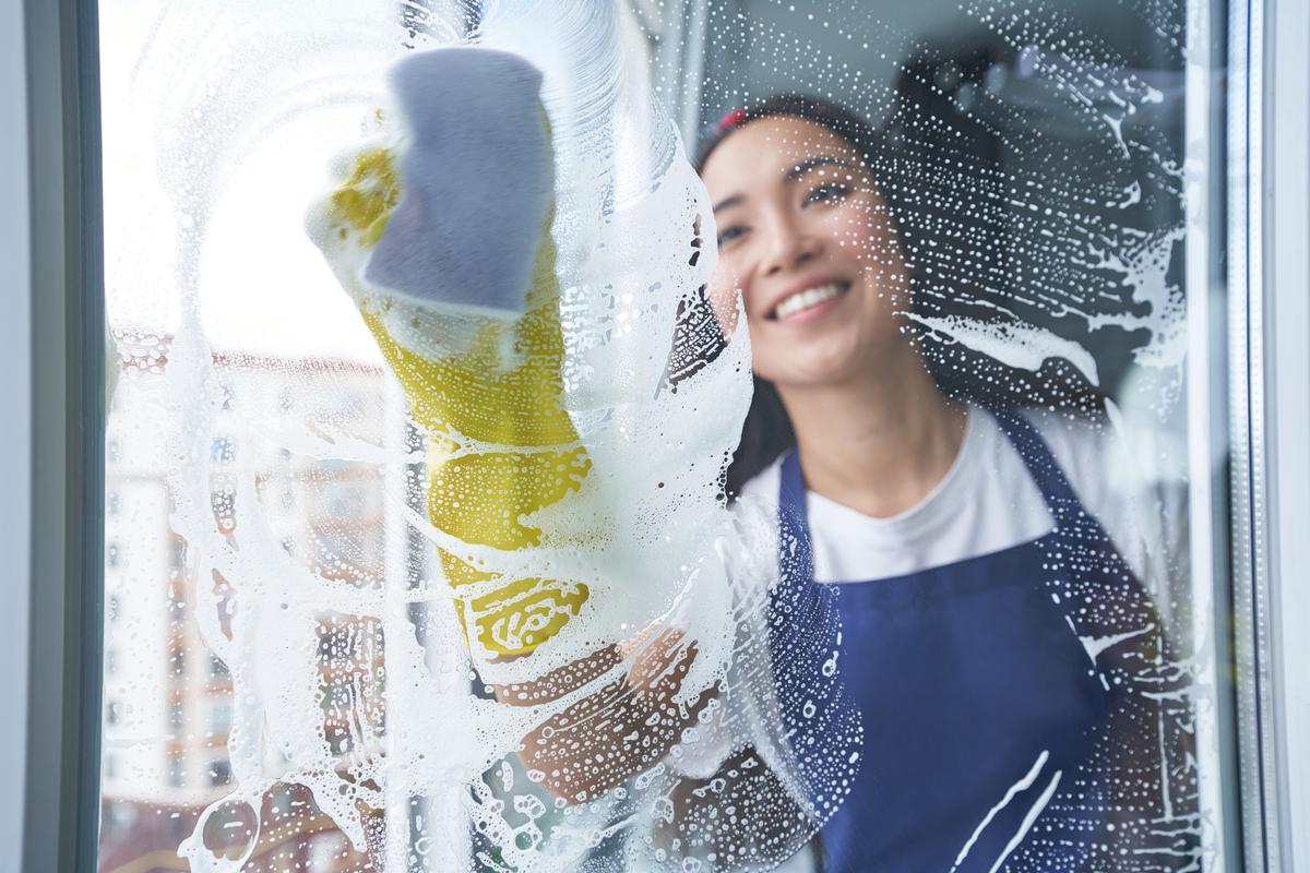 What to Consider When Hiring a Window Cleaner: Top 3 Things You Should Know