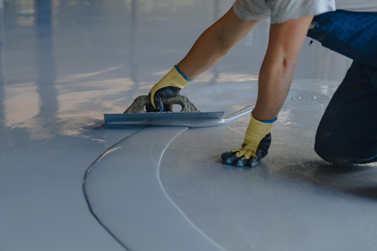 A Comprehensive Guide to Materials for a Dazzling Garage Floor Coating