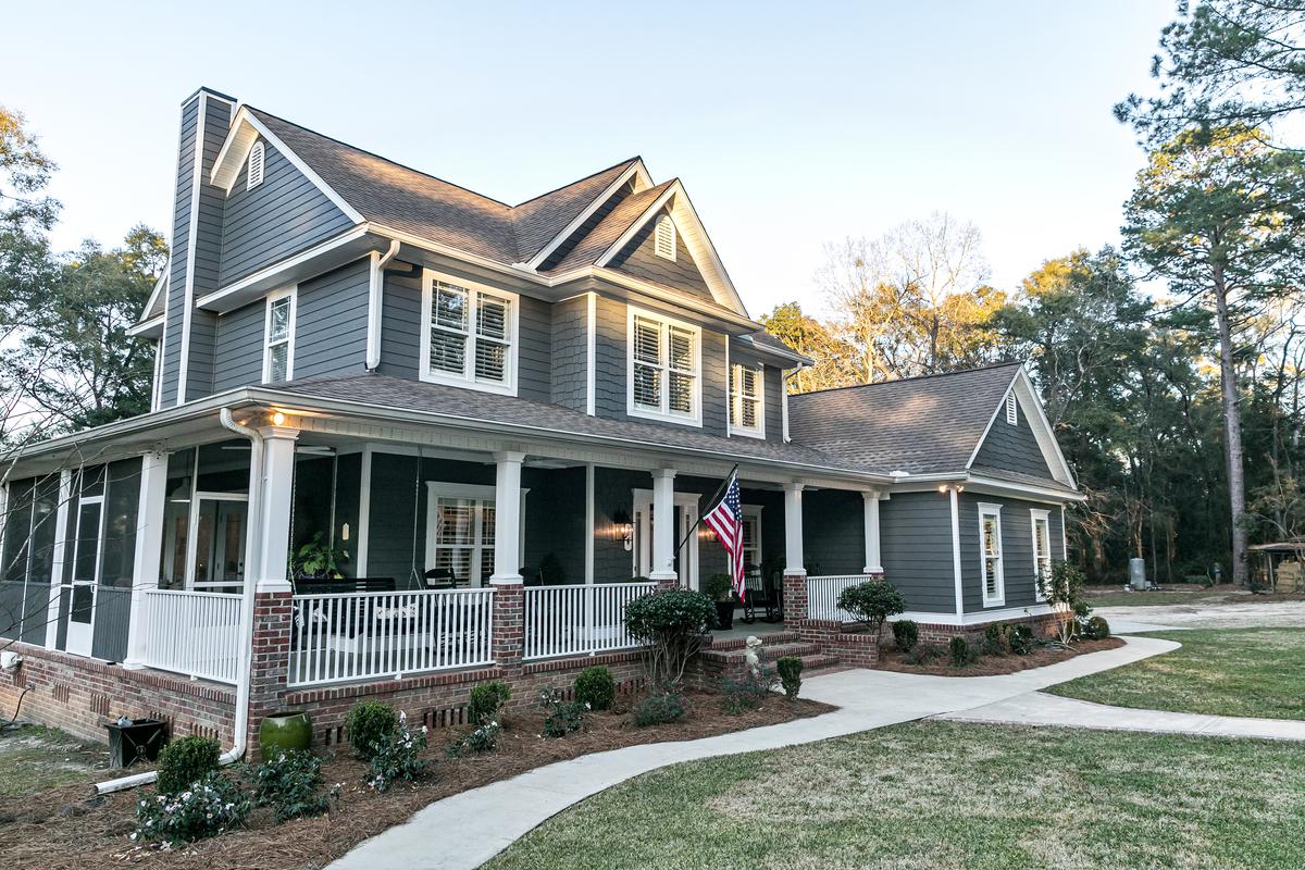 A Guide to Replacing Vinyl Siding: What Homeowners Should Consider