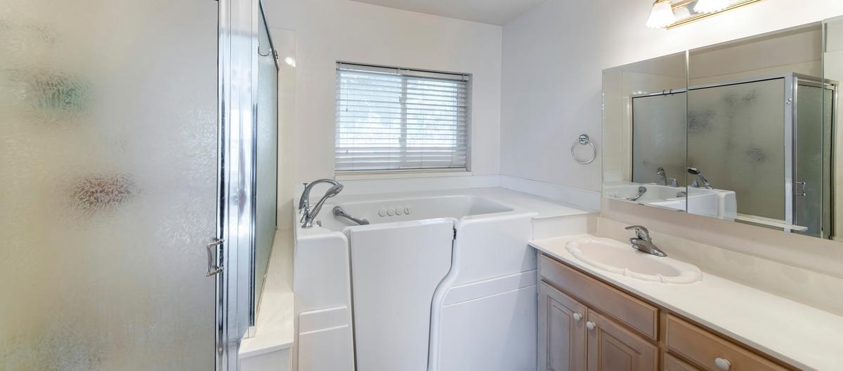 The Top Benefits of Adding a Walk-In Tub to Your Home