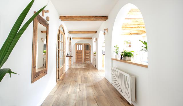 Choosing Between Wood and Tile Floors for Your Foyer