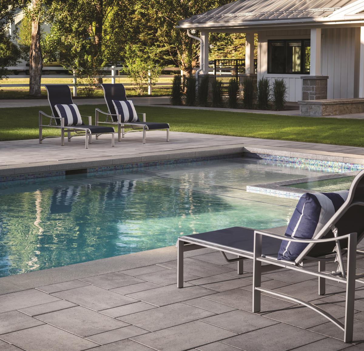 2021 Poolside Decor Trends for Cool Serenity