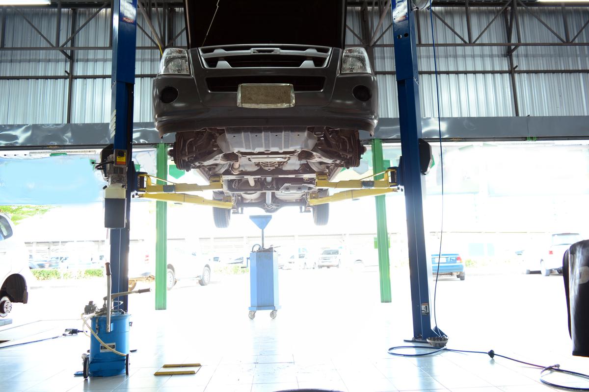 2 Post Lifts Are a Great Addition if Your Car Is Not the Heaviest