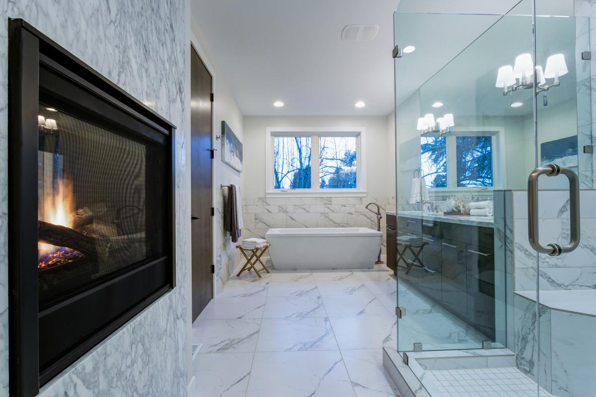 A Bathroom Fireplace to Heat Up Your Bathtime