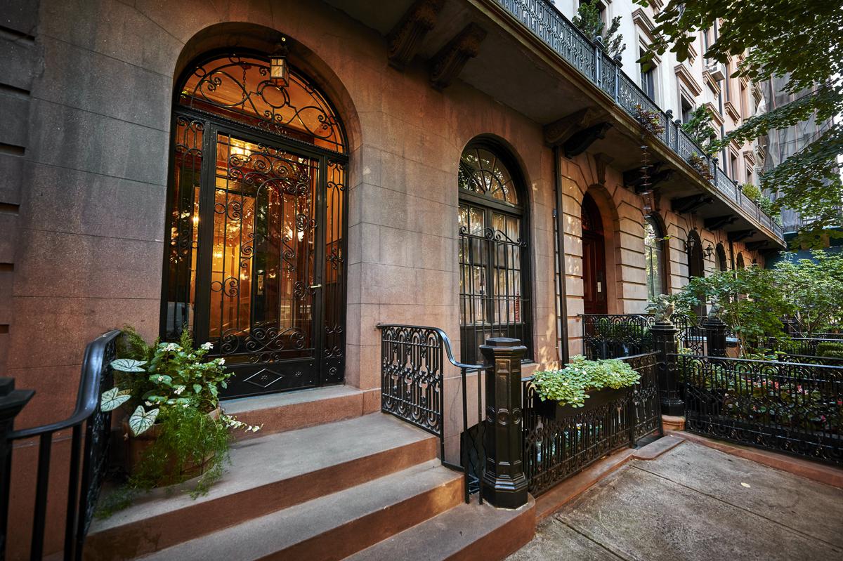 A Chic Entryway Means Unique Materials and Worthwhile Investment