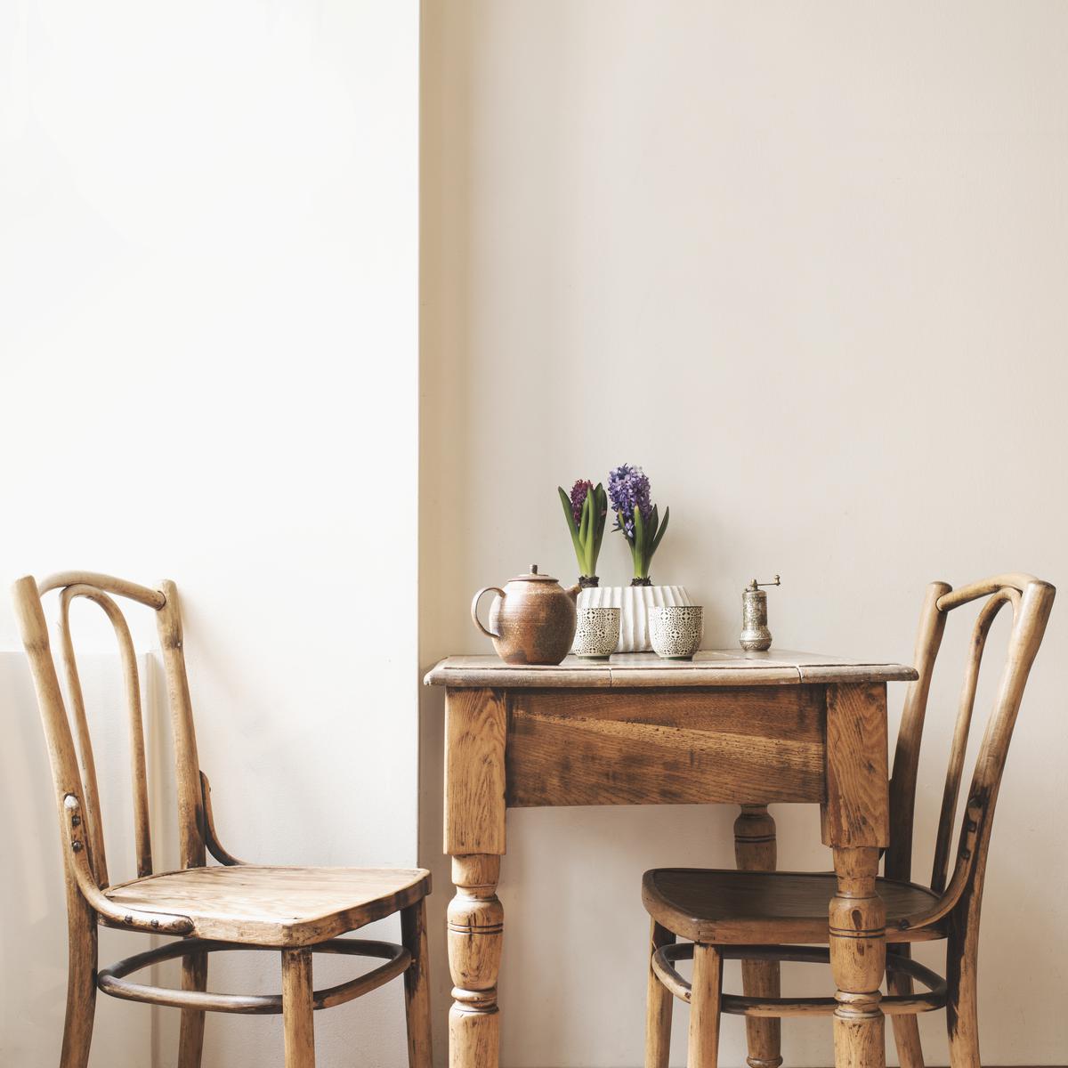 A Corner Table Is Great for Space Saving and a More Familial Atmosphere