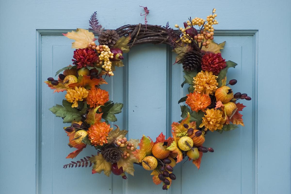 A Fall Play On the Classic Winter Decor