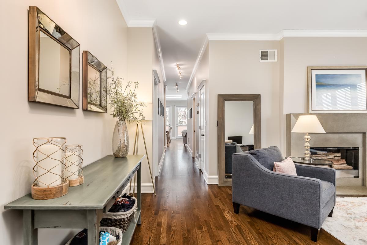 A Mediterranean Entryways Offer Color Versatility