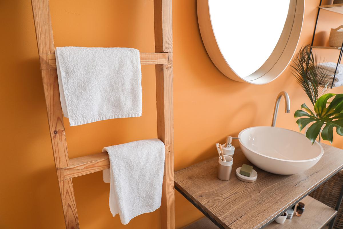 A Simple Towel Ladder That Saves Space