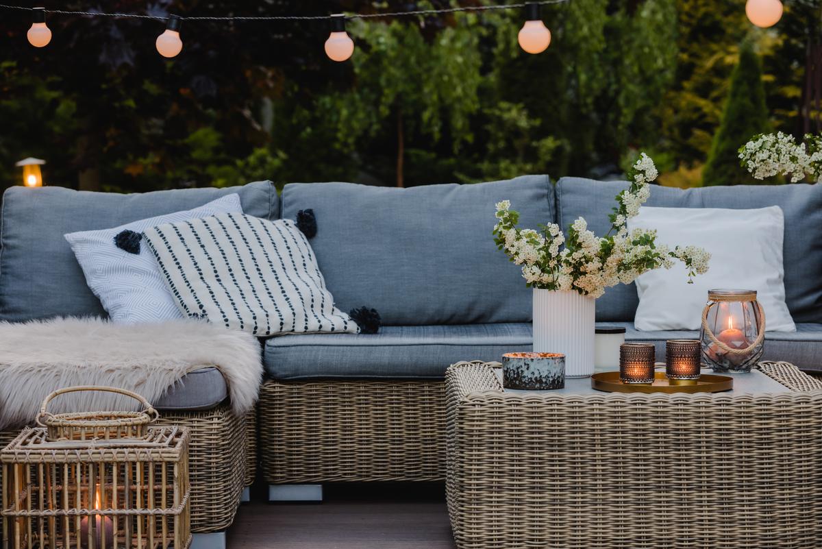 Elevate your patio's ambiance by accessorizing with chic cushions, vibrant plants, and atmospheric lighting that reflect your unique style.