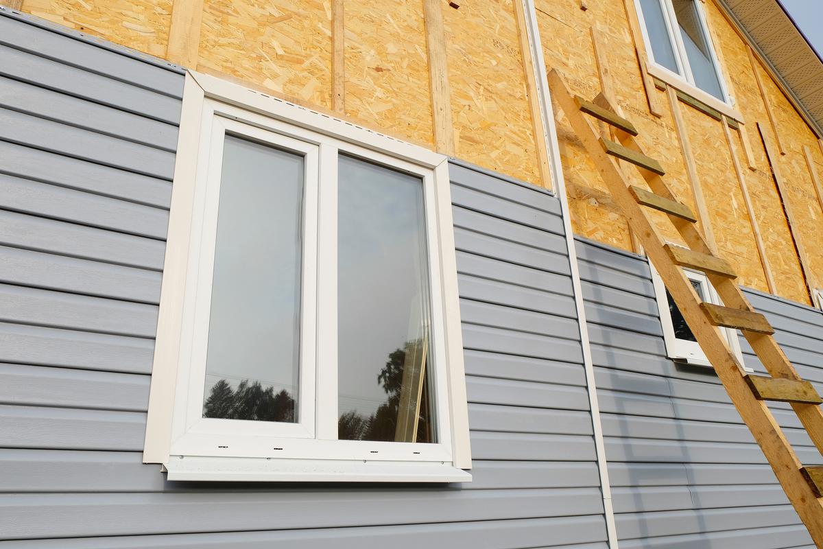A common reservation around metal siding is that it can be a hassle to install.