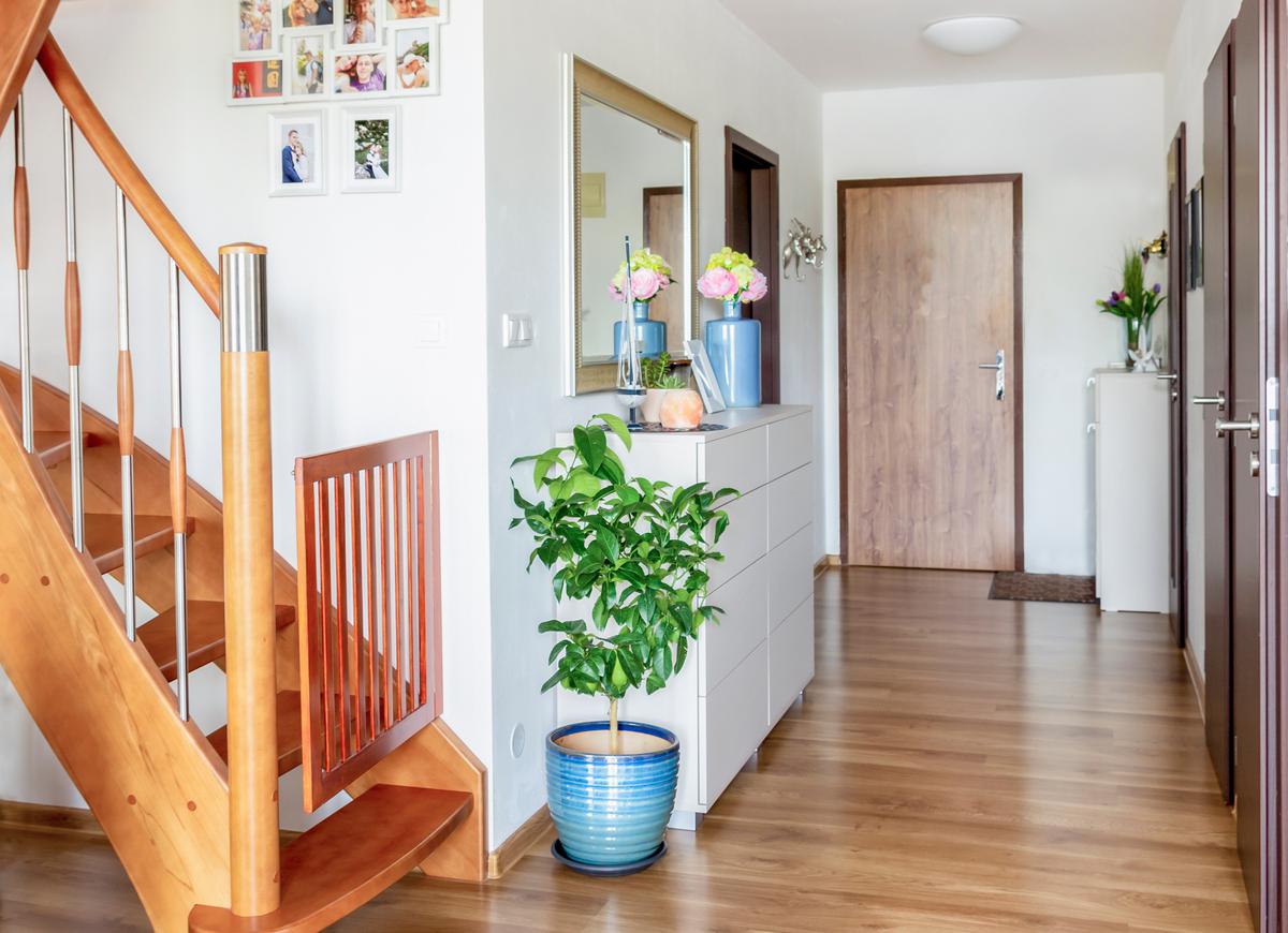 Commonly found in many homes, white is a safe bet for wall color.