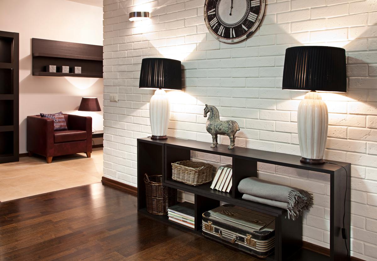 High-gloss console tables tend to be sleek, stylish, and sophisticated.