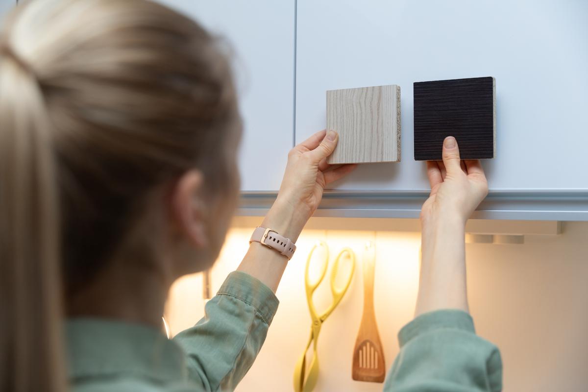 When choosing materials for your new kitchen, it helps to consult a seasoned kitchen designer.