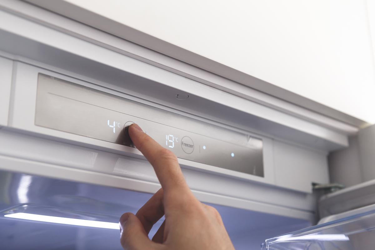 For best results, we recommend setting your fridge’s temperature to medium or middle temperature.