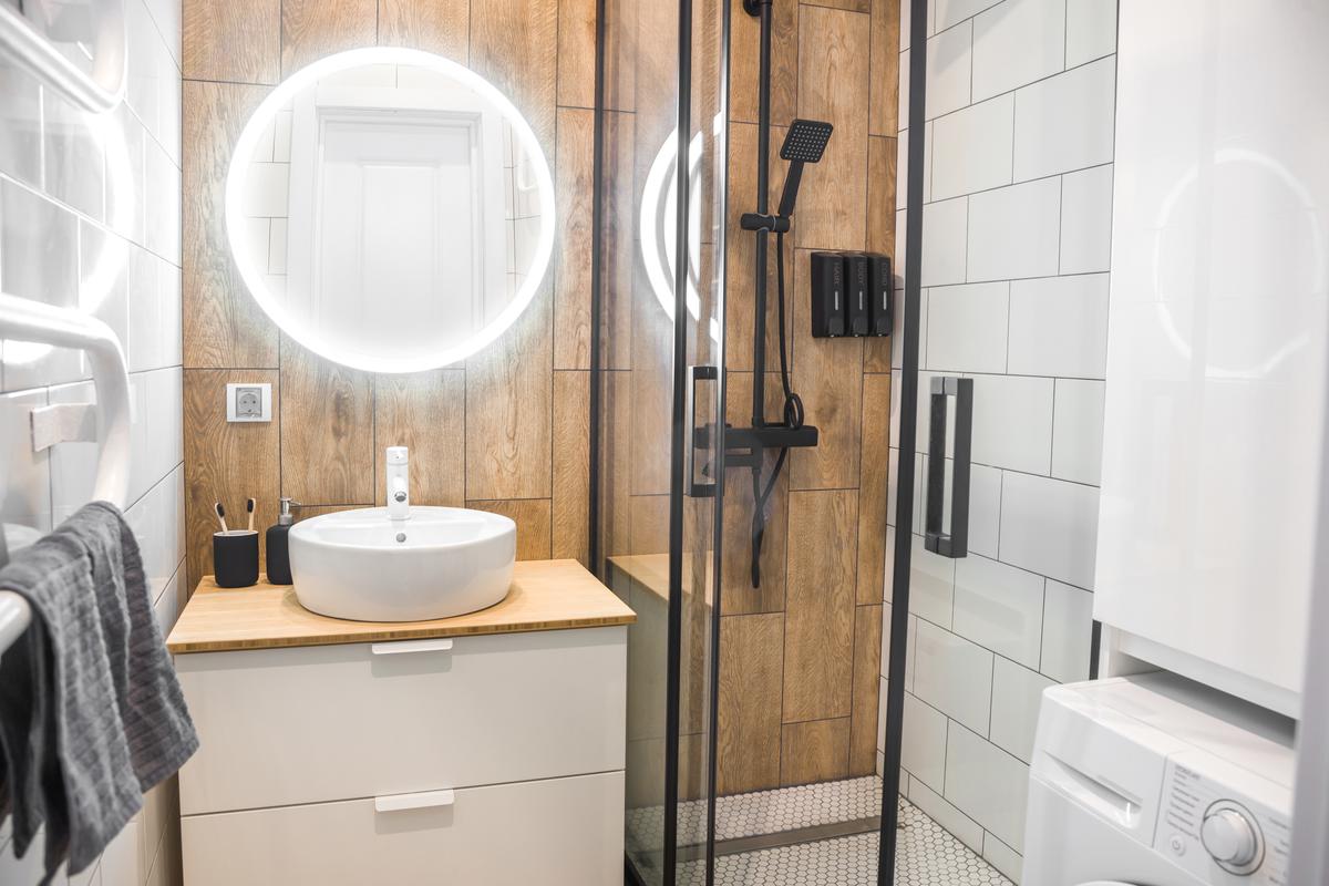 Reduce clutter by letting the design flow seamlessly into different parts of the bathroom.