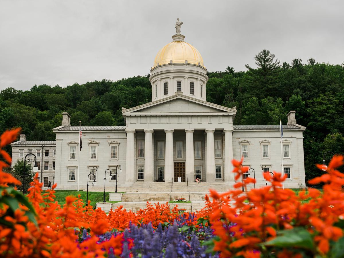 The Vermont State House mixes Georgian and Greek revival design aesthetics.