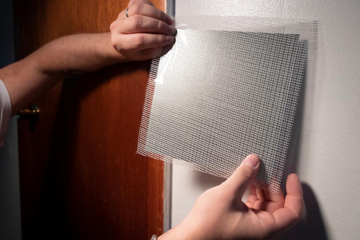 Self-adhesive mesh patches are ideal for fixing small holes in the drywall.