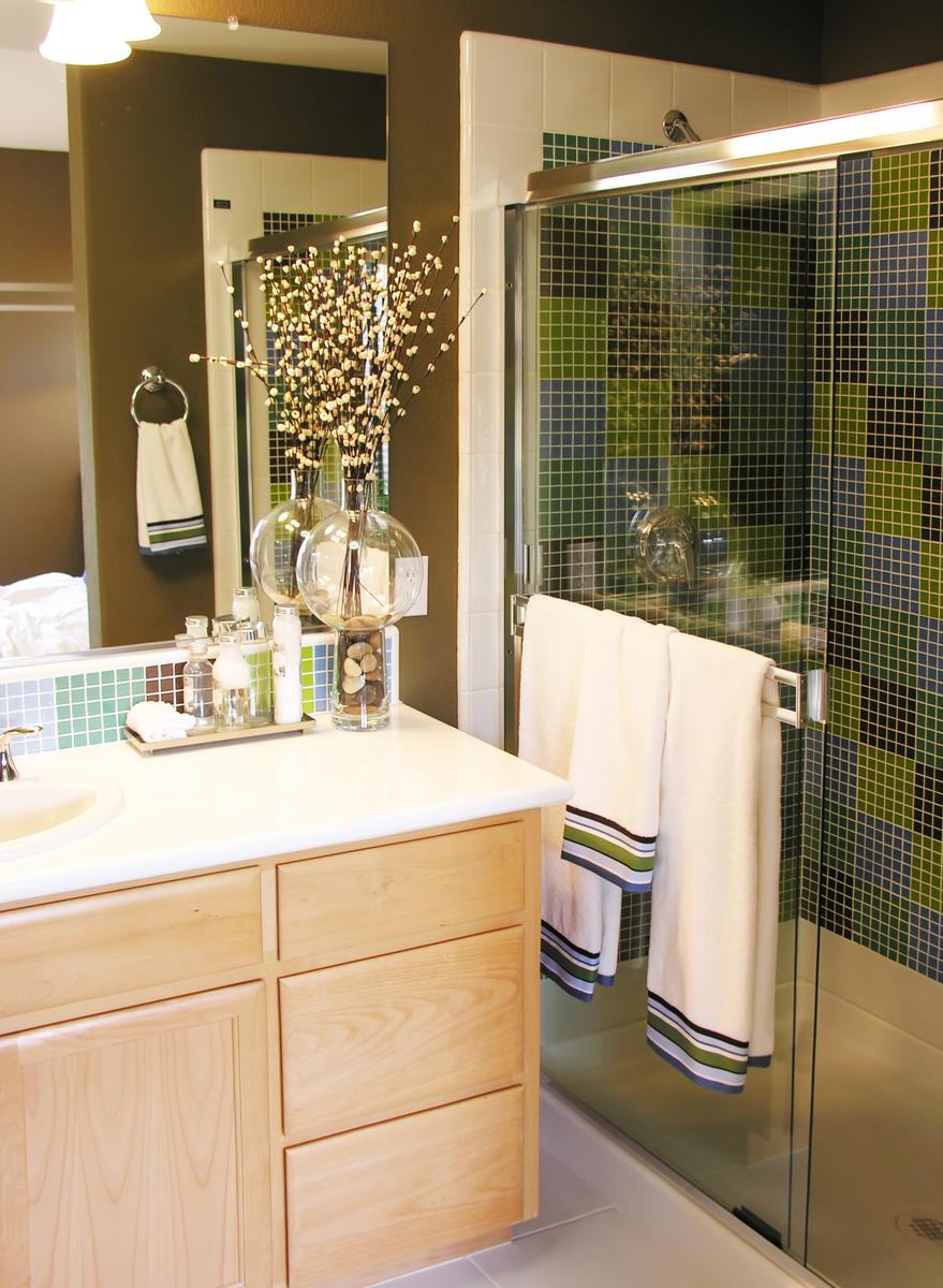 Glass shower doors look far nicer than your typical shower curtains.