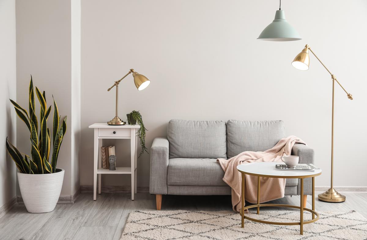 Swing arm lamps come in many sizes, with maximized practicality.