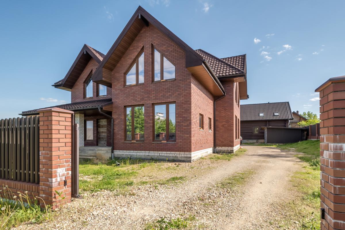 A common feature in contemporary homes is the use of large windows.