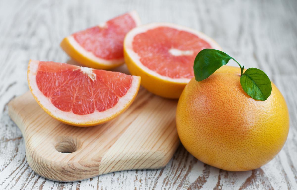 Using grapefruit as a bathtub cleaner can yield exceptional results.
