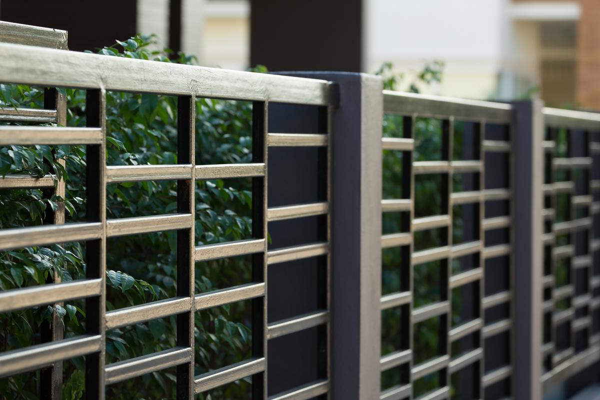 Aluminum Fences Give Off Sleek Minimalist Vibes