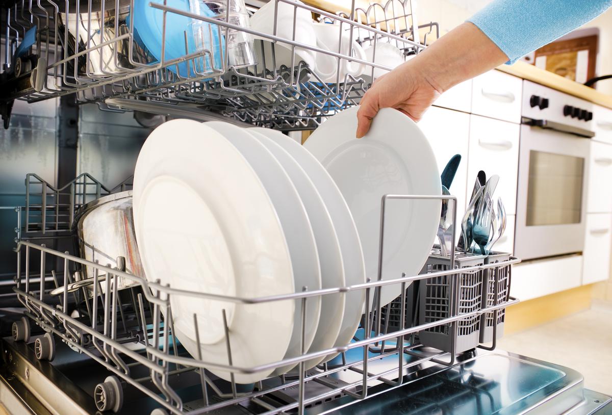 Avoid Overfilling Your Dishwasher to Avoid Leakage and Other Problems