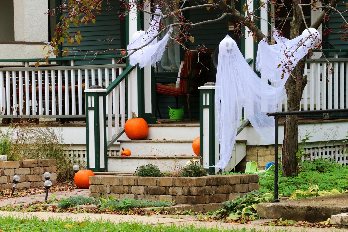 Balloons and Sheets Are All You Need for Yard Ghosts