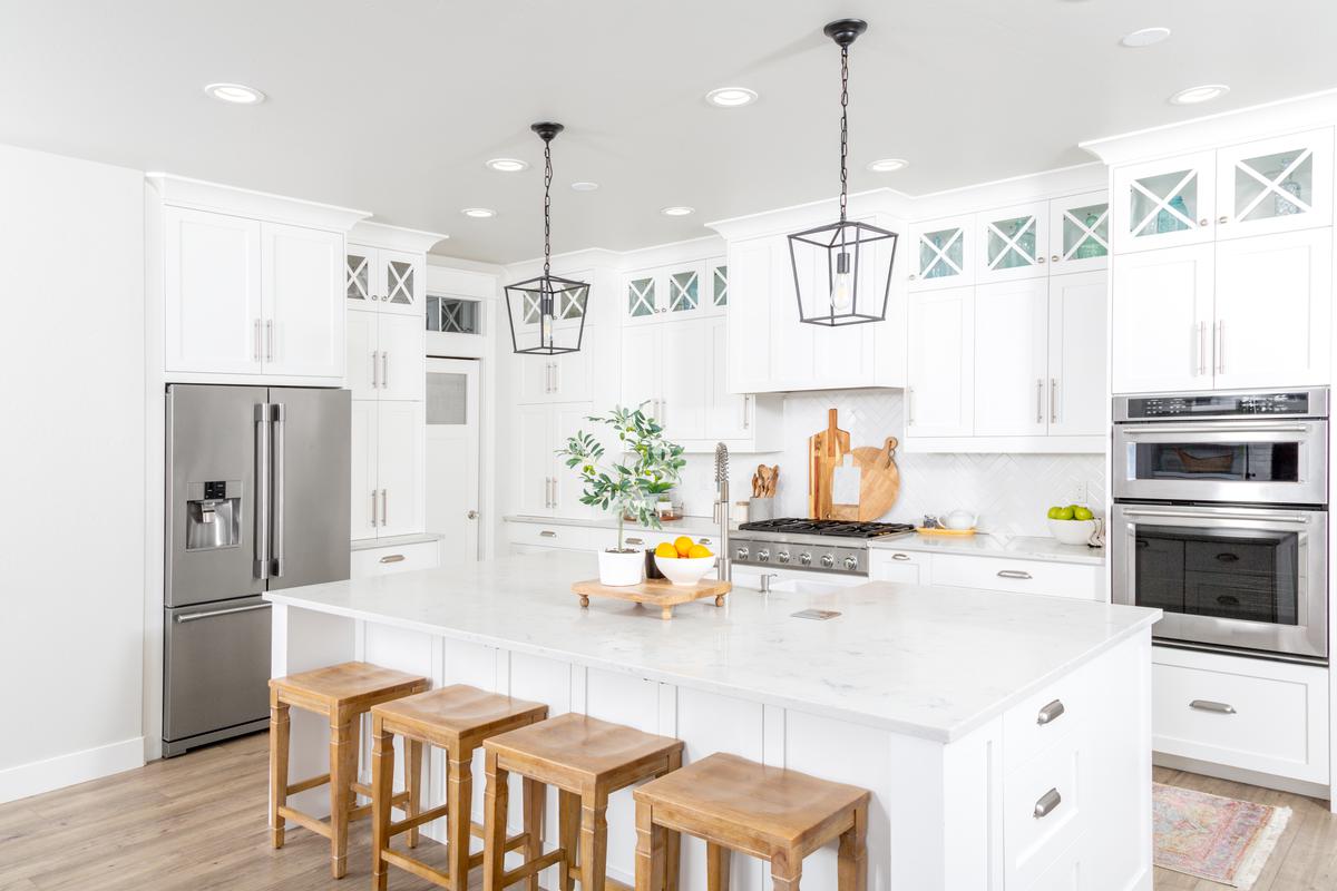 Black Pendant Lights Are Common Elements in Modern Farmhouse Kitchens